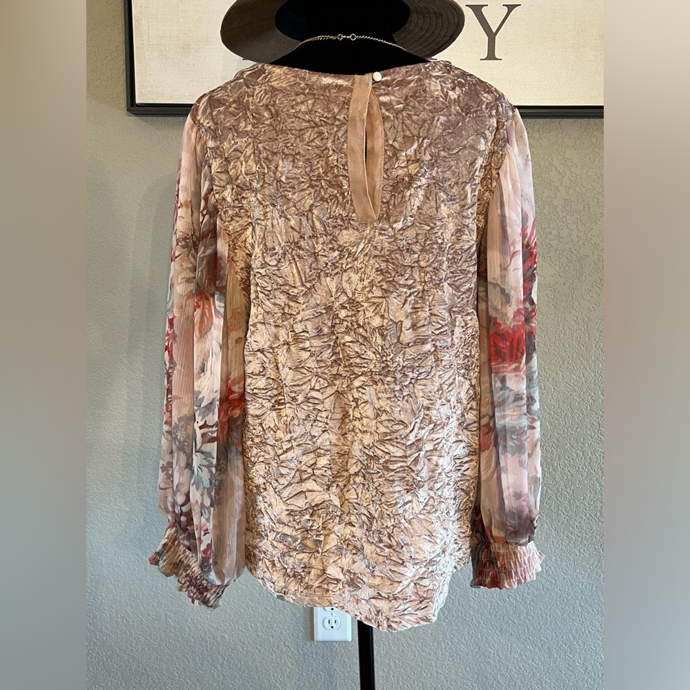 Meadow Rue for Anthropologie Crushed Velvet Top with Floral Sleeves Size L NWT - Picture 4 of 11
